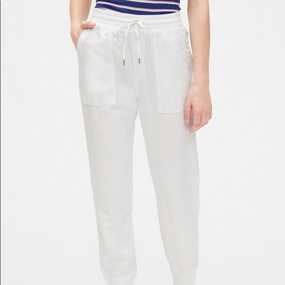 White Gap joggers